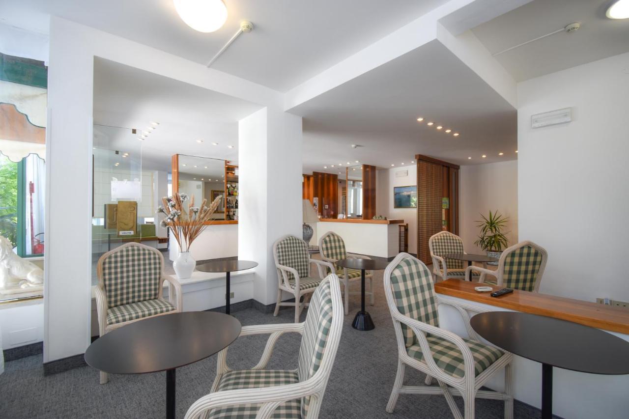 Hotel Janeiro Caorle Buitenkant foto