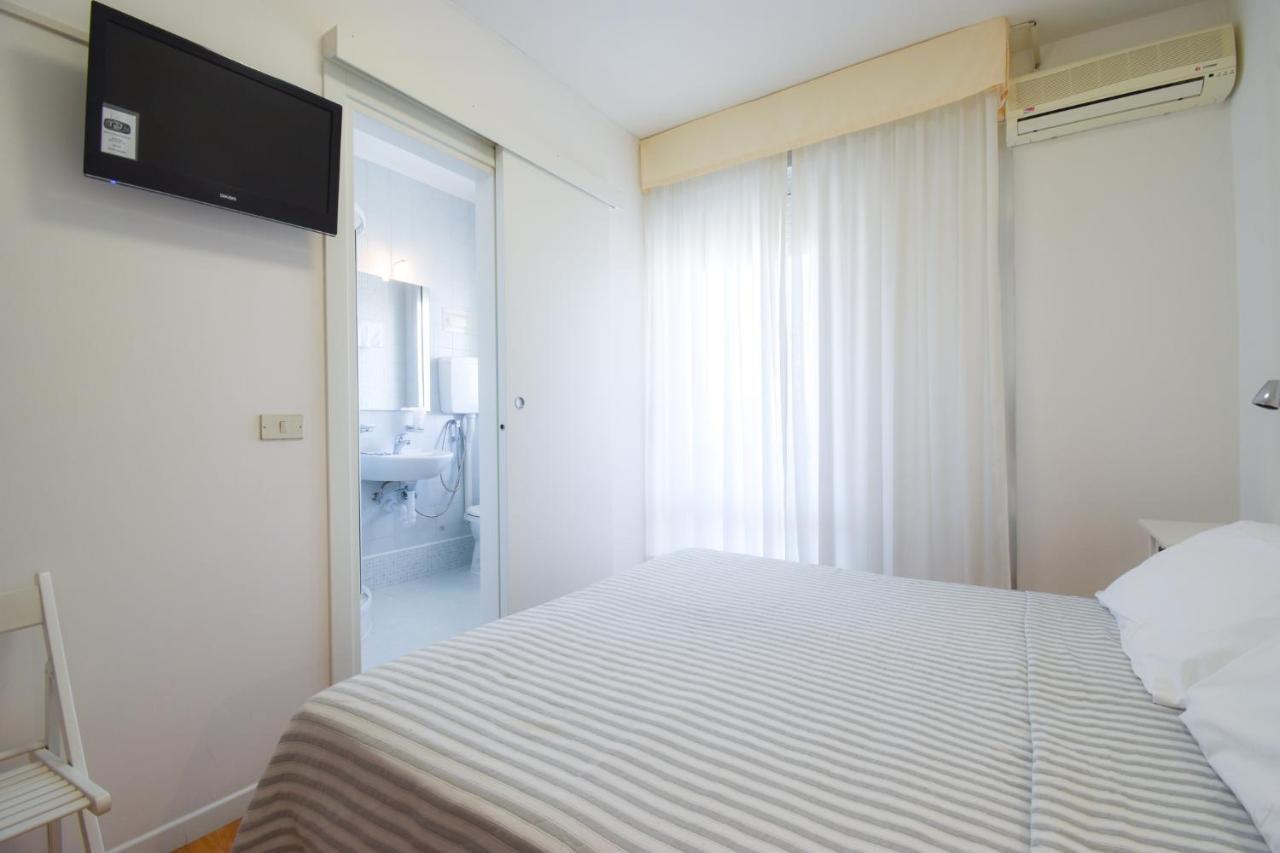 Hotel Janeiro Caorle Buitenkant foto