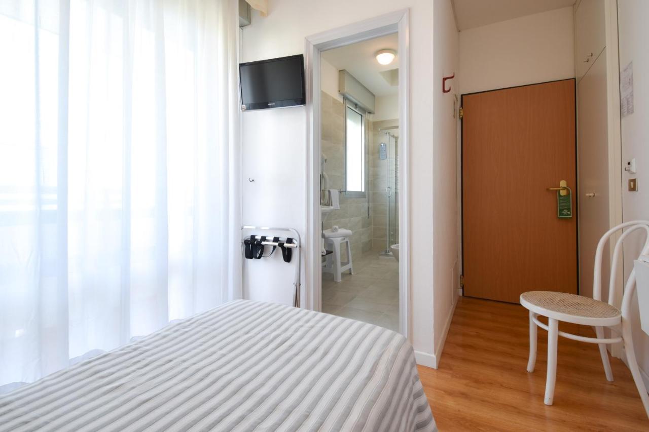 Hotel Janeiro Caorle Buitenkant foto
