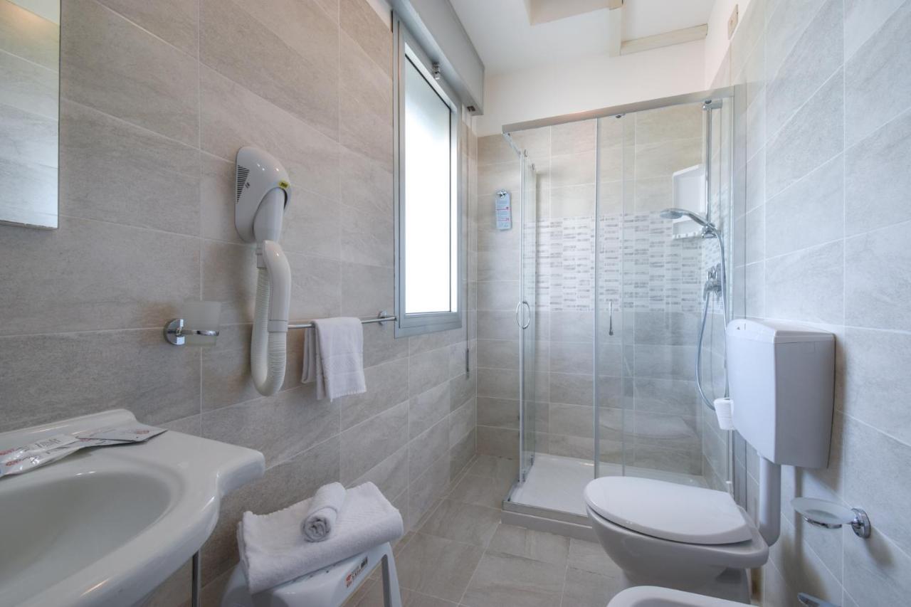 Hotel Janeiro Caorle Buitenkant foto