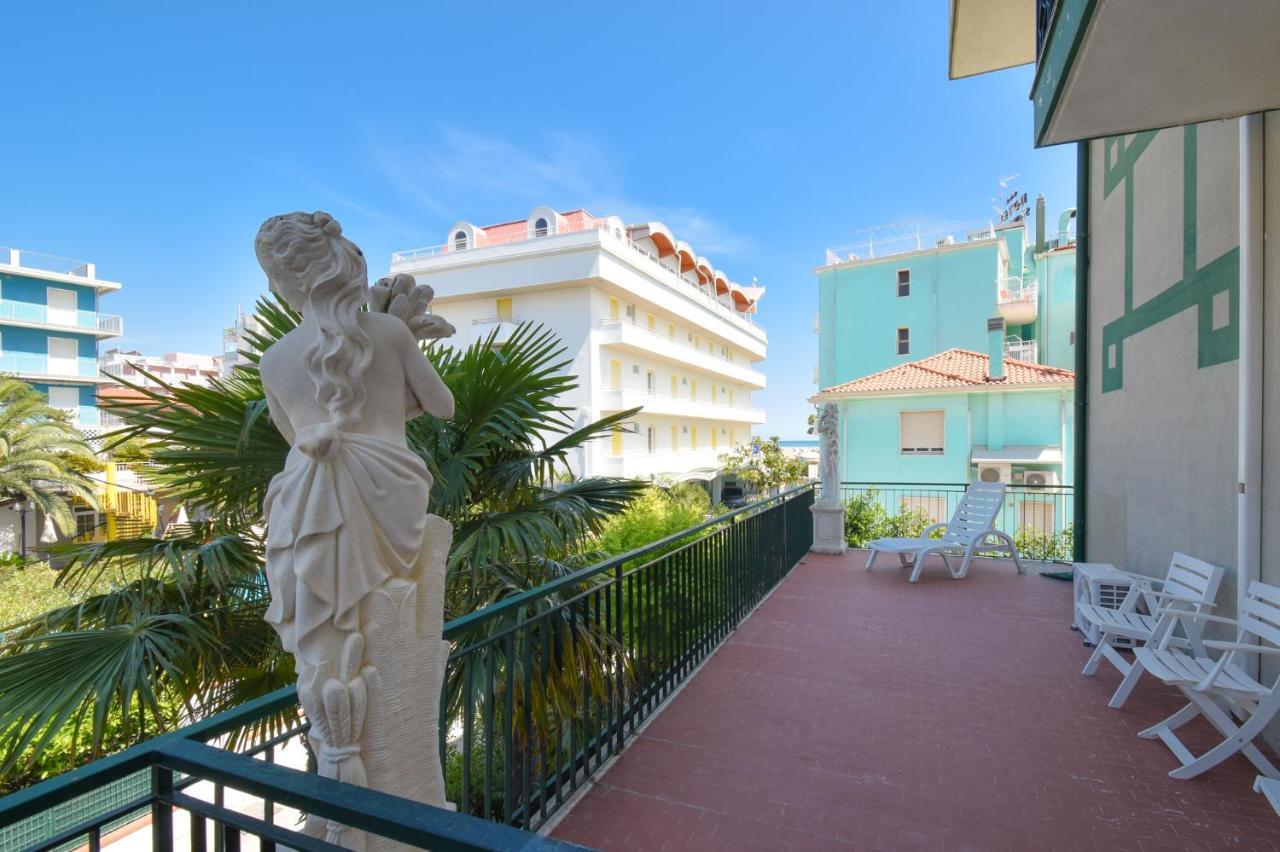 Hotel Janeiro Caorle Buitenkant foto
