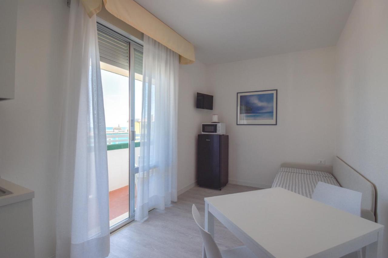 Hotel Janeiro Caorle Buitenkant foto