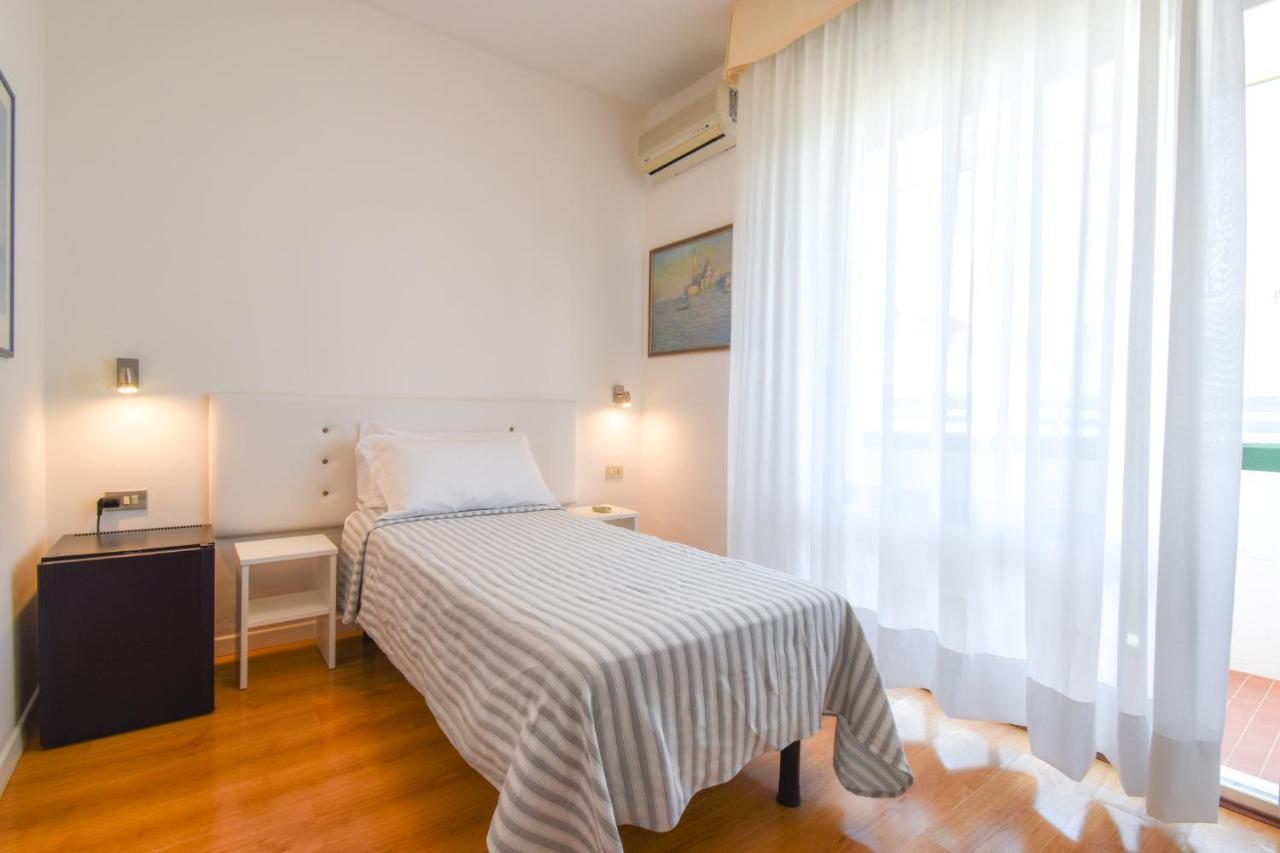 Hotel Janeiro Caorle Buitenkant foto