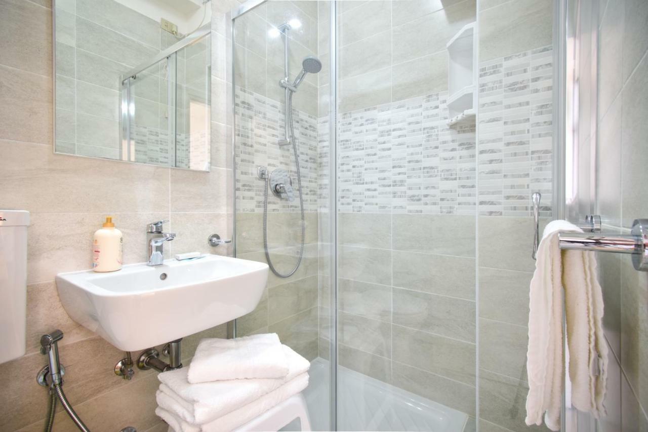 Hotel Janeiro Caorle Buitenkant foto