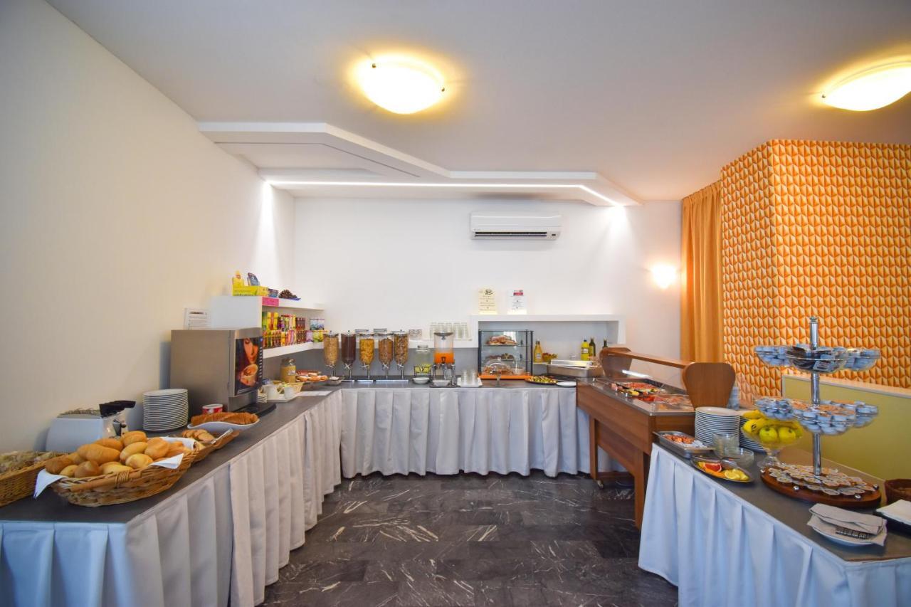 Hotel Janeiro Caorle Buitenkant foto