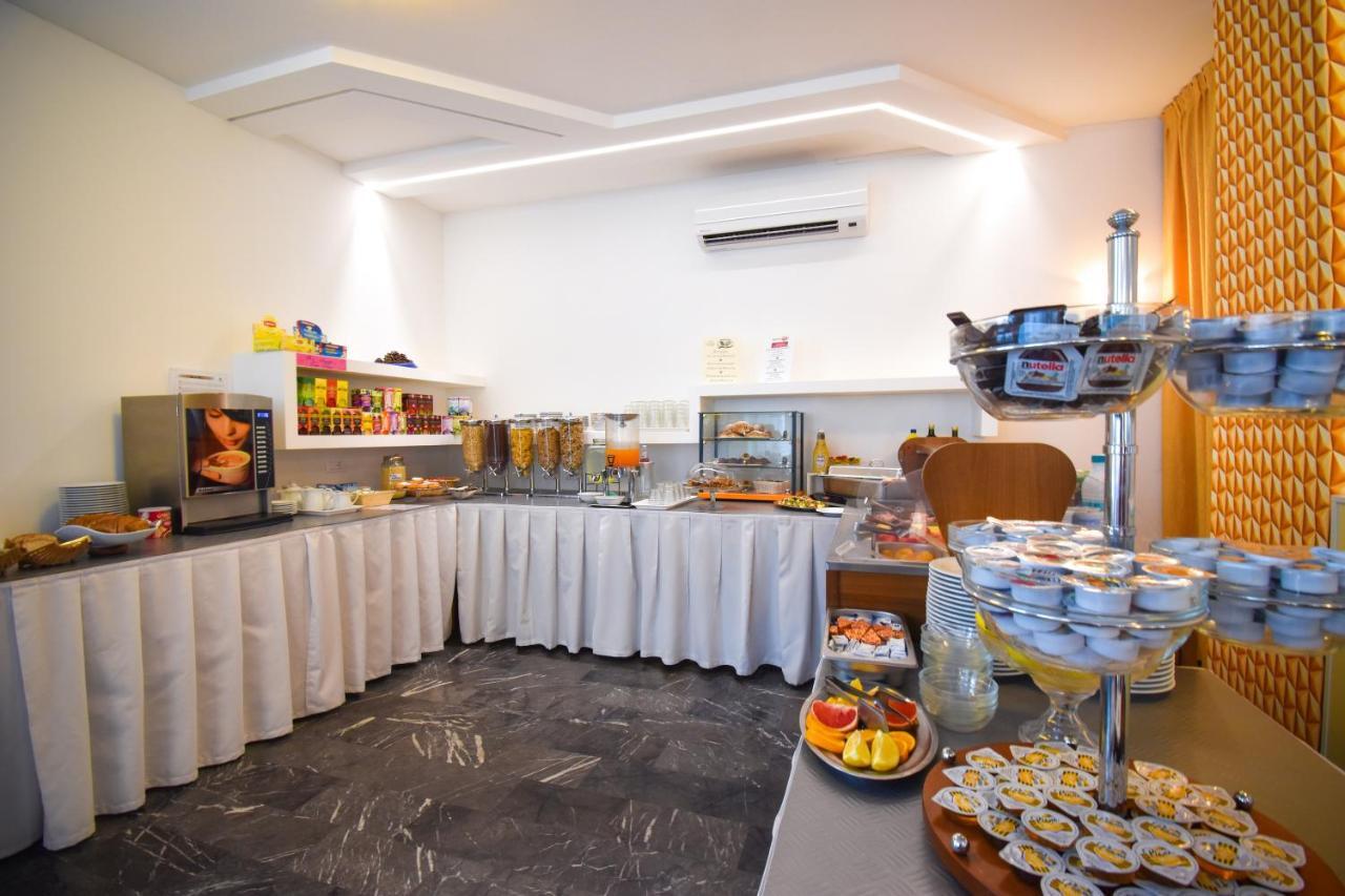 Hotel Janeiro Caorle Buitenkant foto
