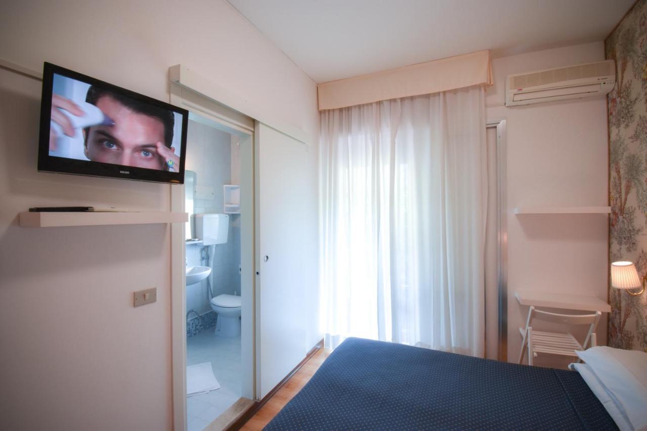 Hotel Janeiro Caorle Buitenkant foto